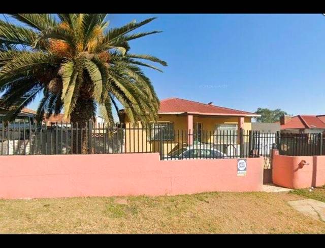 2 BEDROOM HOUSE FOR SALE IN SOUTH HILLS